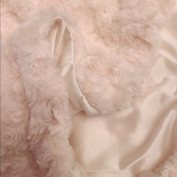 White Fuzzy Cropped Sweater - Picture 3 of 3